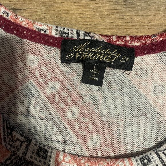 ABSOLUTELY FAMOUS Junior's Chevron Top - Picture 2 of 4